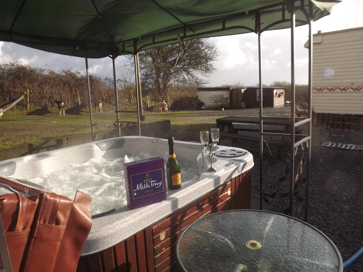 Marsh Water Ponds Fishery Villa Kidwelly Екстериор снимка