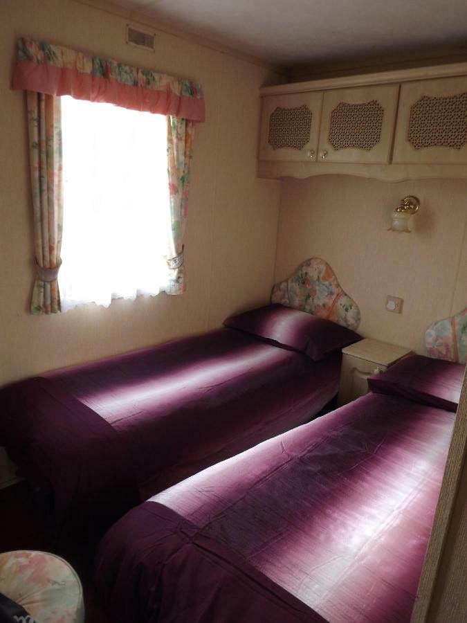 Marsh Water Ponds Fishery Villa Kidwelly Екстериор снимка