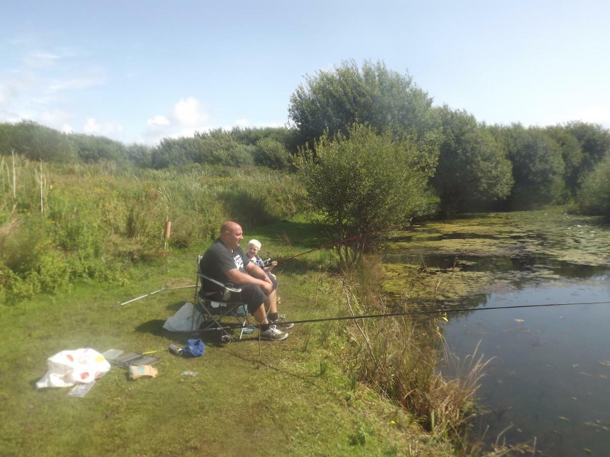 Marsh Water Ponds Fishery Villa Kidwelly Екстериор снимка