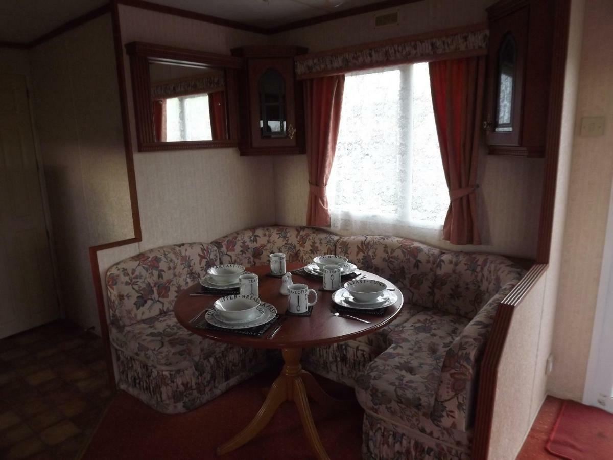 Marsh Water Ponds Fishery Villa Kidwelly Екстериор снимка