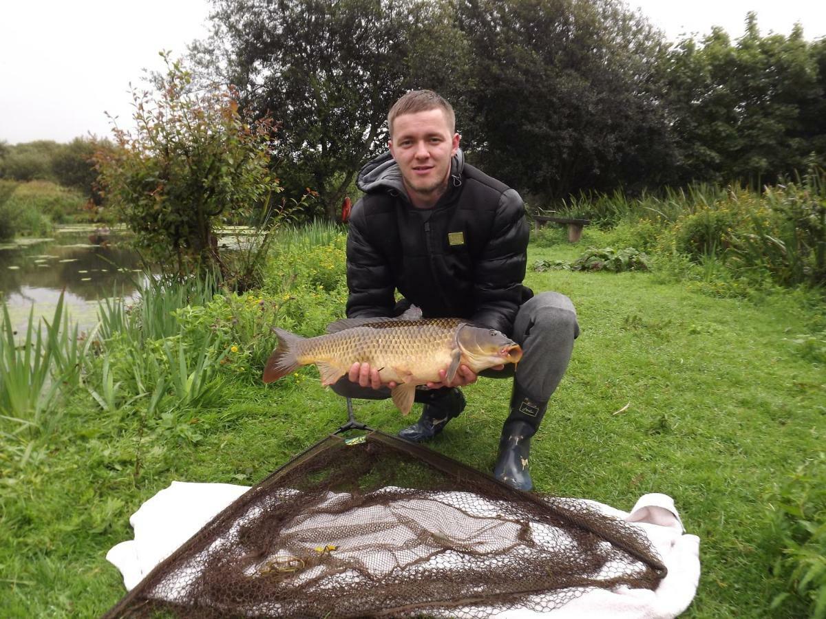 Marsh Water Ponds Fishery Villa Kidwelly Екстериор снимка