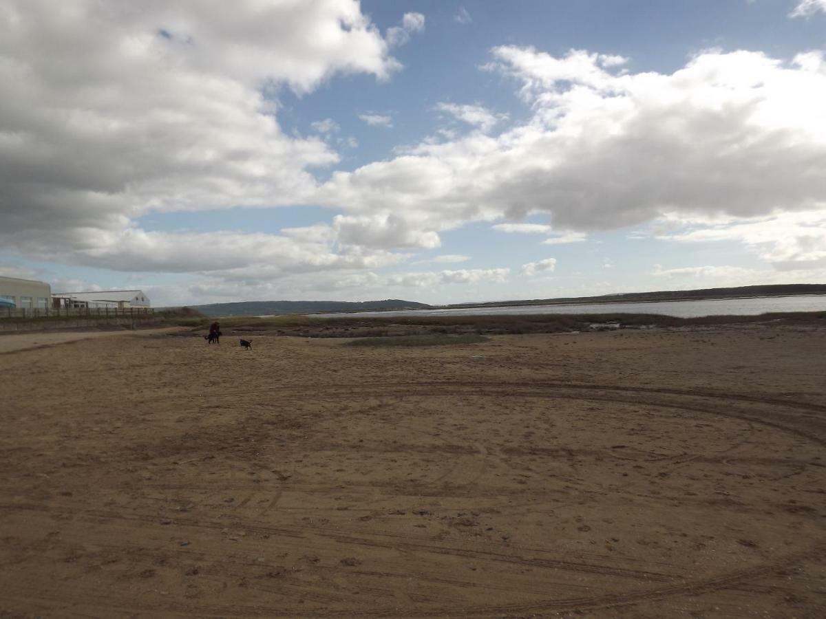 Marsh Water Ponds Fishery Villa Kidwelly Екстериор снимка